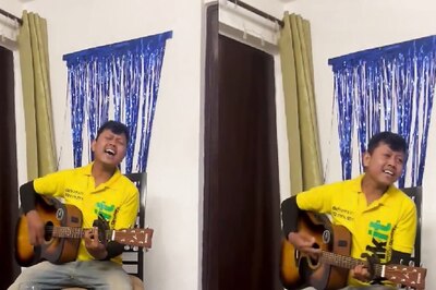 Blinkit Delivery Partner Joins Customer's Jamming Session, Plays Guitar in Viral Video