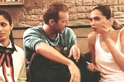Coldplay's Chris Martin and Deepika Padukone Share Candid Moment at SRK's Mannat, Pic Goes Viral