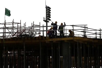 Qatar Raises Minimum Wage, Lifts Curbs On Changing Jobs