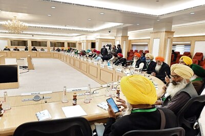 Still Hopeful, Says Govt as 8th Round of Talks with Farmers Ends in Deadlock; Next Meet on Jan 15