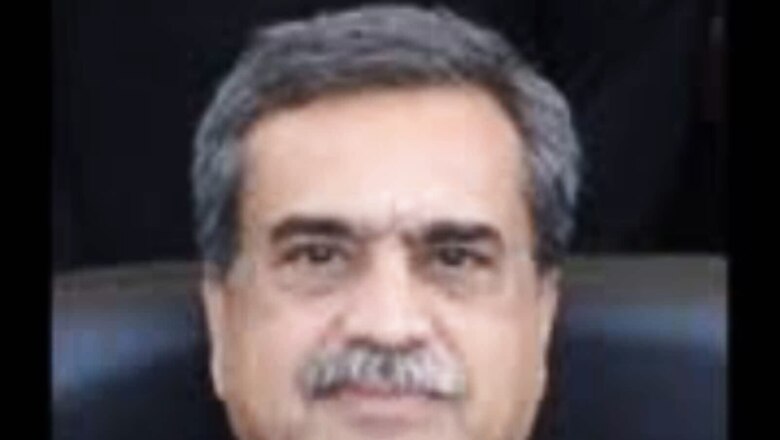 SC Judge Justice MR Shah Suffers Heart Attack in Himachal, Being Airlifted to Delhi; Says ‘I’ll be Fine’