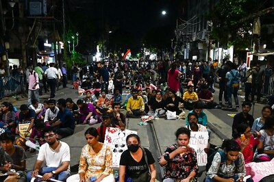 Junior Doctors In Kolkata Hold Night-Long Protest, Demand Police Commissioner’s Resignation
