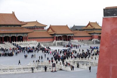 Two Women Drive into Beijing's Iconic Pedestrian-only Forbidden City, Spark Outrage