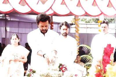Riteish Deshmukh Posts Pic From Dad Vilasrao Deshmukh’s Funeral On His Death Anniversary; Writes 'Miss You'