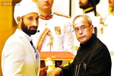 Sardar Singh, Saba Anjum receive Padma Shri Award