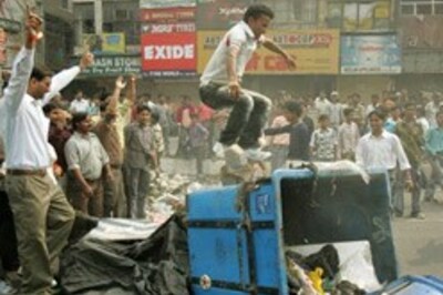 Delhi on edge as sealing resumes