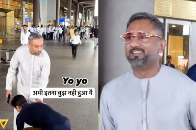 Yo Yo Honey Singh Taken Aback As Fan Touches His Feet, Says ‘Itna Budha Nahi Hua’; Watch