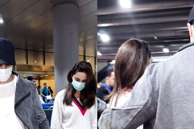 Sidharth Malhotra Wraps His Arm Around Kiara Advani As They Step Outside Airport’; Watch