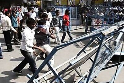 Osmania B Tech student kills self for Telangana