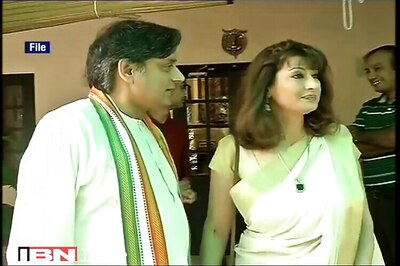 Police re-examines Tharoor's driver, chemist in Sunanda Pushkar's death